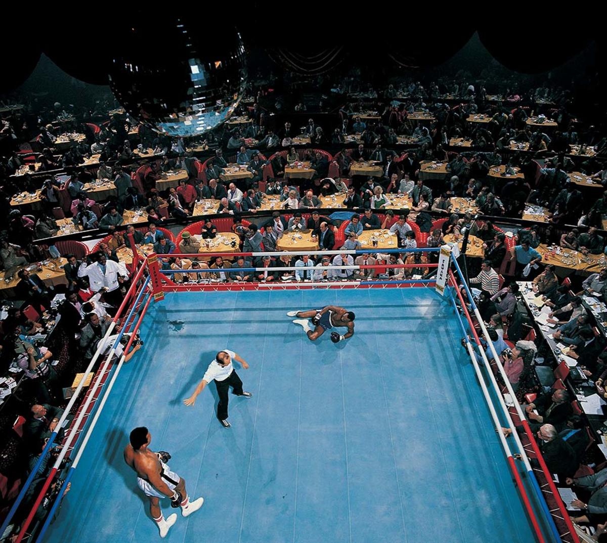 1972-Muhammad-Ali-Bob-Foster-014476413.jpg